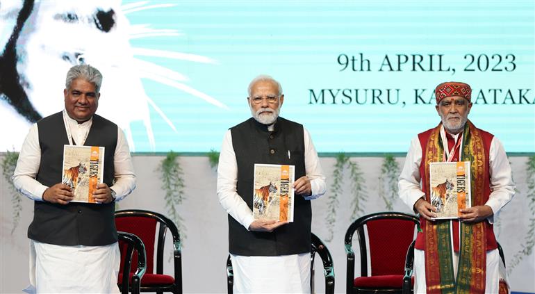 पीएम मोदी ने मैसूर में ‘प्रोजेक्ट टाइगर के 50 वर्ष पूरे होने के स्मरणोत्सव’ कार्यक्रम का किया उद्घाटन, बोले- “प्रोजेक्ट टाइगर की सफलता न केवल भारत बल्कि पूरे विश्व के लिए गर्व का क्षण”