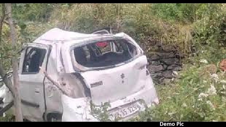 हिमाचल प्रदेश:  बिलासपुर में अनियंत्रित होकर गहरी खाई में 'गिरी' कार, एक की मौत, एक अन्य घायल