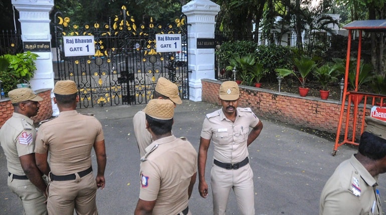 तमिलनाडु राजभवन के मेन गेट पर फेंका गया 'पेट्रोल बम': आरोपी गिरफ्तार ,  चेन्नई पुलिस ने कहा-यह घटना एक अकेले व्यक्ति से संबंधित