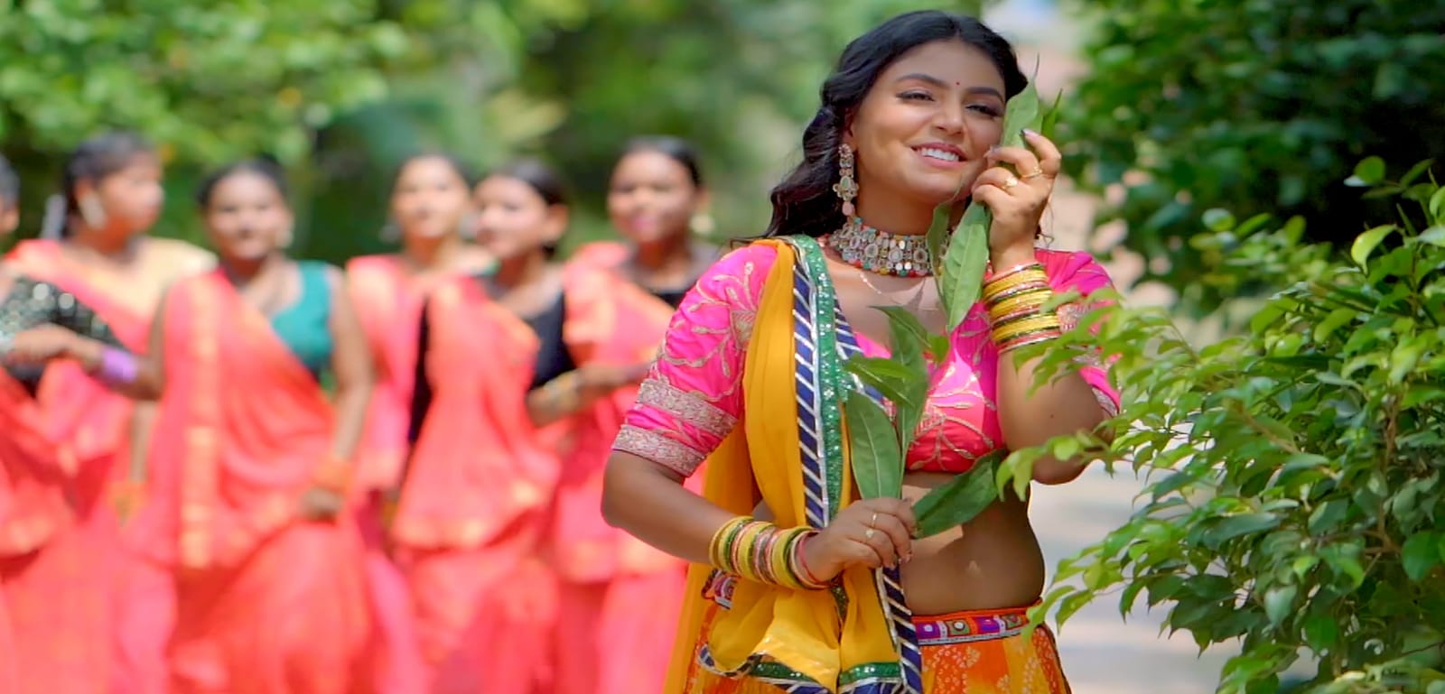 माही श्रीवास्तव और खुशी कक्कर का नया भोजपुरी लोकगीत 'राजा जी के तिलवा प दिलवा' वर्ल्डवाइड रिकार्ड्स से हुआ रिलीज
