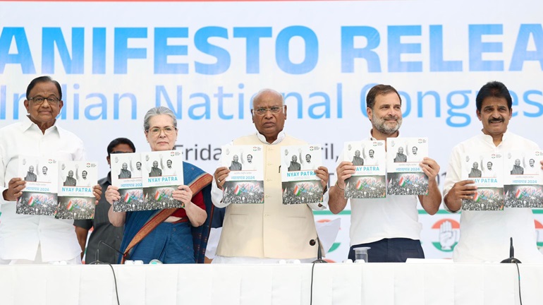 Congress Manifesto: 25 लाख रुपए तक निःशुल्क इलाज, ग्रामीण क्षेत्रों में सेवा देने वाले डॉक्टरों के लिए कठिनाई भत्ता और फ्रंटलाइन स्वास्थ्य (आशा/आंगनवाड़ी ) कार्यकर्ताओं का मानदेय दोगुना