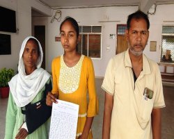 Basti: डीएम से लगाया घर को बचाने की गुहारःदोषियों के विरूद्ध कार्रवाई की मांग