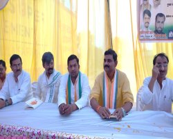 बस्ती में 'संविधान बचाओ सम्मेलन' का आयोजन, कांग्रेस नेताओं का जोरदार स्वागत