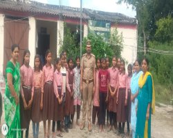 मिशन शक्ति फेज-5 : कुदरहा में छात्रा आंचल राव बनीं प्रतीकात्मक चौकी इंचार्ज