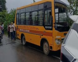 Basti: राम जानकी मार्ग पर भीषण सड़क हादसा: स्कूली बच्चों समेत 15 घायल, 1 बच्चा गंभीर