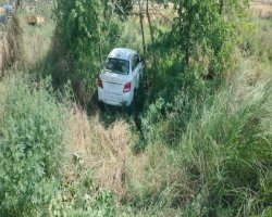 Basti: तेज रफ्तार स्कॉर्पियो से बचने में कार खाई में गिरी, बड़ा हादसा टला