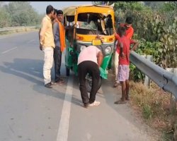 कुदरहा: अनियंत्रित ऑटो खाई में पलटा ससुराल जा रहे पति पत्नी घायल 